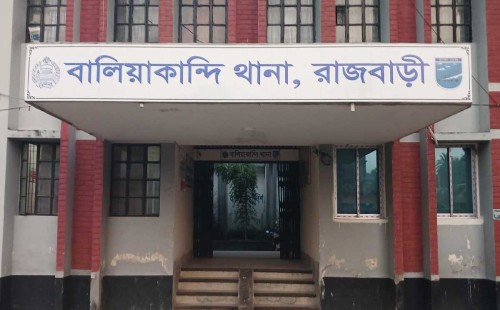 রাজবাড়ীতে সহপাঠীকে বলাৎকারের অভিযোগে ৩ মাদ্রাসা ছাত্র গ্রেপ্তার 