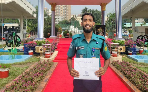 ঈসা ফয়সাল পেলেন পুলিশের মর্যাদাপূর্ণ আইজি ব্যাজ 