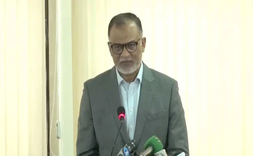 কেউ কম মূল্যে পণ্য বিক্রি করলেও তদারকি দরকার : বাণিজ্য উপদেষ্টা 