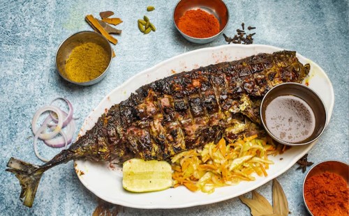 সবচেয়ে বেশি প্রোটিন থাকে যে মাছে 