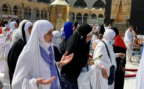 নারীদের হজ পালনে বিশেষ নির্দেশনা: নিরাপত্তা, নৈতিকতা ও সম্মানের তত্ত্ব 