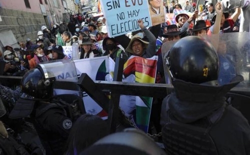 সংঘর্ষে বলিভিয়ায় ১০ পুলিশ আহত 