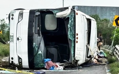 মেক্সিকোয় বাস দুর্ঘটনায় নিহত ১১ 