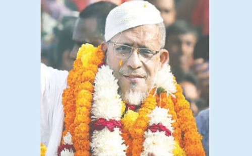 দীর্ঘ ১৭ বছর পর নিজ গ্রামে বাবরের ঈদ উদযাপন 