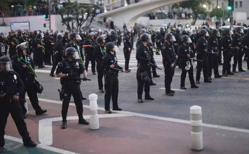 এলএ’তে ‘গণ গ্রেপ্তার’ 