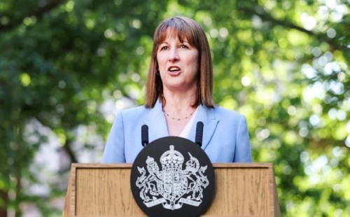 যুক্তরাজ্যে প্রতিরক্ষা ও স্বাস্থ্য খাতে ব্যয় বৃদ্ধি 