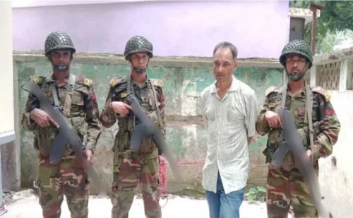 সাবেক এমপি রিফাত আমিনের বাড়িতে অভিযান, অস্ত্র-মাদকসহ ছেলে আটক 