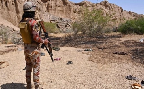 পাকিস্তানে আত্মঘাতী হামলায় ১৩ সেনা নিহত 