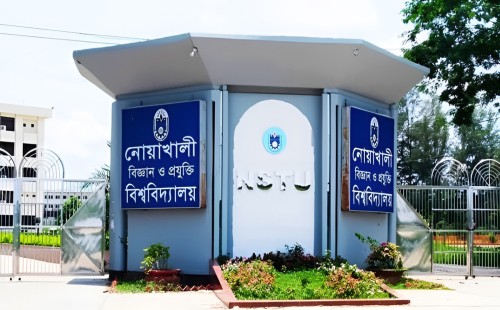 নোবিপ্রবিতে ছাত্রী হলে পুরুষ দিয়ে তল্লাশি, শিক্ষার্থীদের ক্ষোভ 