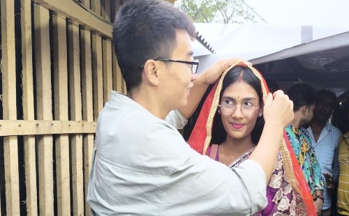 ভালোবাসার টানে চীন থেকে খুলনায়, দাকোপে ব্যতিক্রমী প্রেমের জয়গাথা 