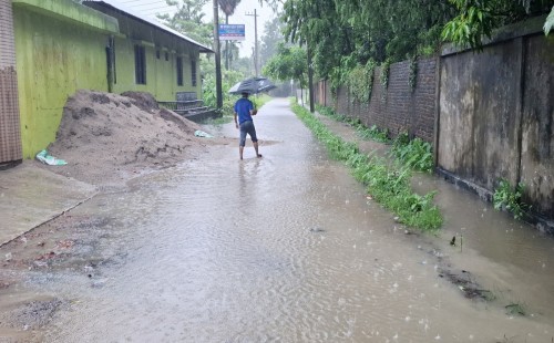 মুষলধারে বৃষ্টিতে ডুবলো নোয়াখালী, দুর্ভোগে সাধারণ মানুষ 
