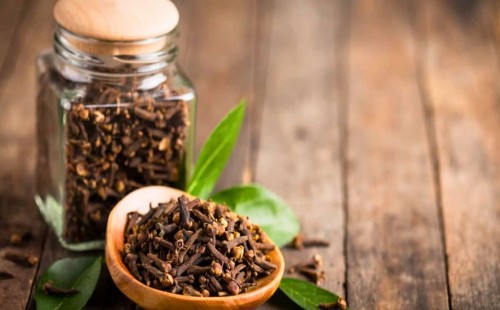 রান্নাঘরে থাকা মসলায় মিলবে মাথাব্যথার সমাধান 