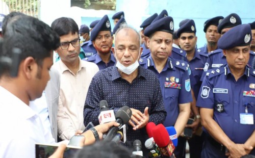 মিটফোর্ডে সহিংসতা দুঃখজনক, জড়িতদের গ্রেপ্তার করা হয়েছে: স্বরাষ্ট্র উপদেষ্টা 