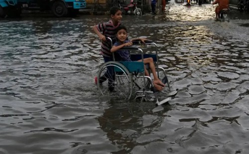 পাকিস্তানে বৃষ্টি ও বন্যায় নিহত ১১১ 