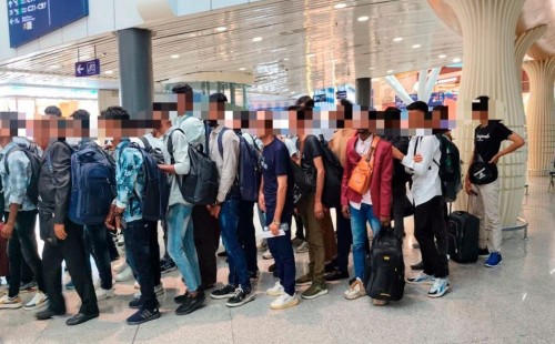 মালয়েশিয়ায় ভ্রমণকারীদের ভোগান্তি 