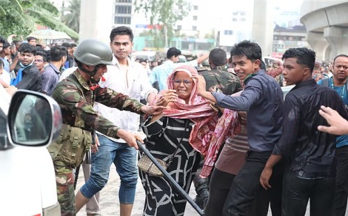‘বড় সন্তানকে বের করতে পেরেছি, ছোটটাকে খুঁজে পাচ্ছি না’ 
