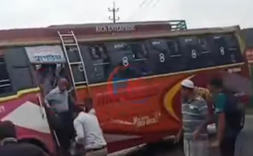 ফরিদপুরে দুই বাসের মুখোমুখি সংঘর্ষ, নিহত ৩ 