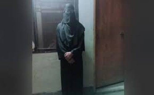 বোরকা খুলতেই নারী হয়ে গেলেন পুরুষ 