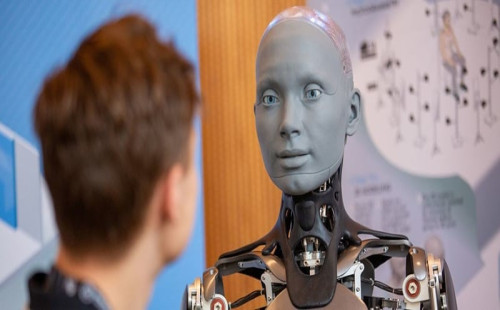 এআই নিয়ন্ত্রণে ‘বিশ্বব্যাপী যৌথ উদ্যোগের’ তাগিদ 