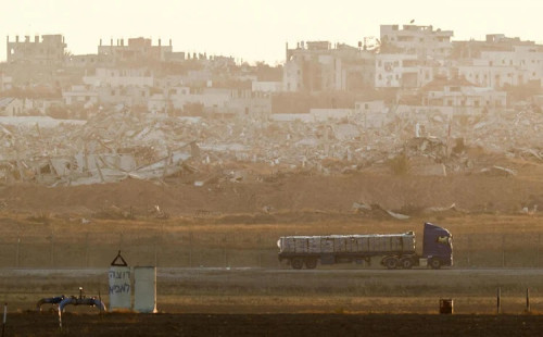 গাজায় ত্রাণবাহী ট্রাক উল্টে নিহত ২০ 