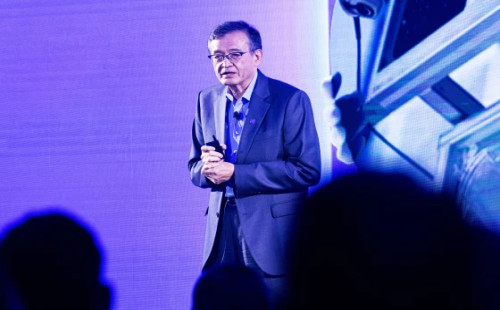 বু টানের পদত্যাগ চান ট্রাম্প 