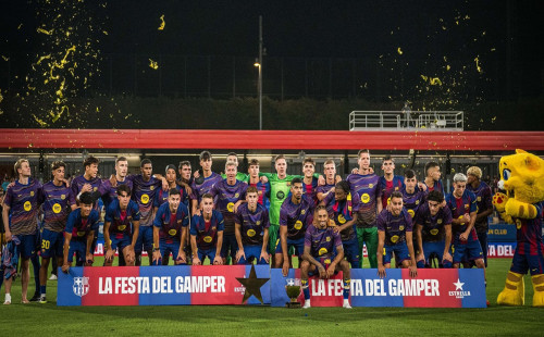 কোমোকে উড়িয়ে  বার্সেলোনার গাম্পার ট্রফি পুনরুদ্ধার 