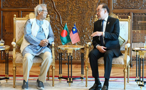 আনোয়ার ইব্রাহিমের সঙ্গে প্রধান উপদেষ্টার বৈঠক 