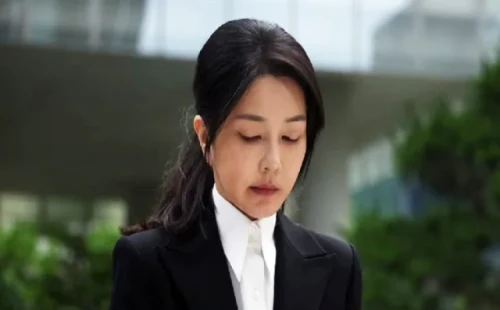 দক্ষিণ কোরিয়ার সাবেক ফার্স্ট লেডি গ্রেপ্তার 