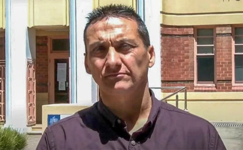 অস্ট্রেলীয় বন্দুকধারী ‘পলাতক’ 