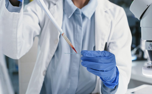 রাশিয়া তৈরি করছে বিশ্বের প্রথম এইডস টিকা 