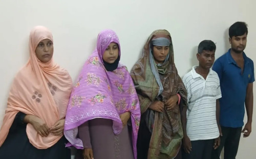 বৃদ্ধা মাকে মারধর ও নির্যাতনের ভিডিও ভাইরাল, ছেলে-পুত্রবধূসহ গ্রেপ্তার ৫ 