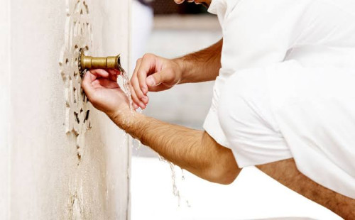 জামাতে অজু ভেঙে গেলে ইমামকে অনুসরণের বিধান কী? 