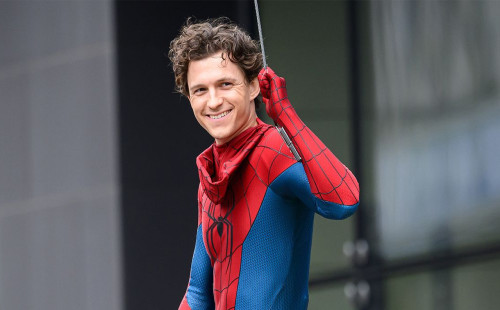 স্পাইডার ম্যান খ্যাত টম হল্যান্ড বিরল রোগে আক্রান্ত 