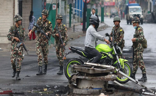 নেপালে সেনা টহল 