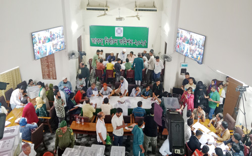 জাকসু নির্বাচনে পুনরায় ভোট গণনা শুরু, রাতের মধ্যে ফল 