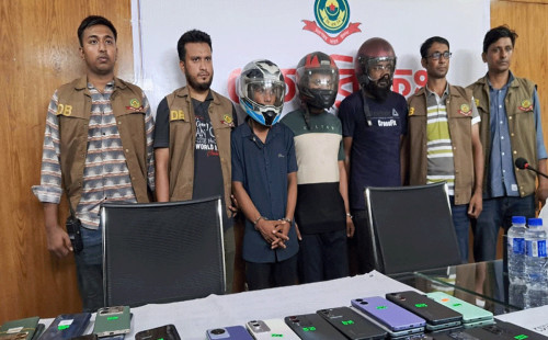 একটি মোবাইলের খোঁজে নেমে ১৪৮ চোরাই সামগ্রী উদ্ধার 