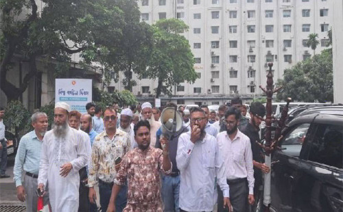 বিভিন্ন দাবিতে সচিবালয়ে কর্মচারীদের একাংশের বিক্ষোভ 