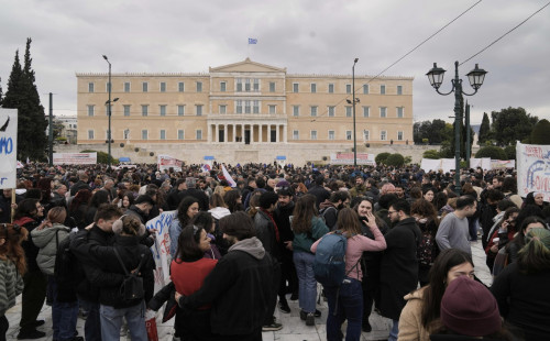 গ্রিসে কর্মদিবস পরিকল্পনার বিরুদ্ধে ধর্মঘট 