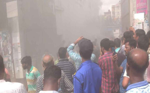 আশুলিয়ায় পোশাক কারখানায় আগুন, নিয়ন্ত্রণে ৬ ইউনিট 