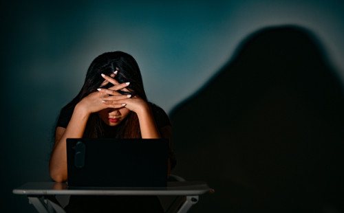 নারীর বিষণ্নতার জিনগত ঝুঁকি বেশি 