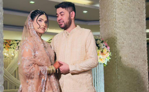 বাগদান সারলেন কণ্ঠশিল্পী তানজীব সারোয়ার 