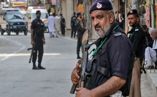 পাকিস্তানে পুলিশকে গুলি করে হত্যা 