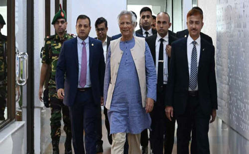 দেশে ফিরলেন প্রধান উপদেষ্টা 