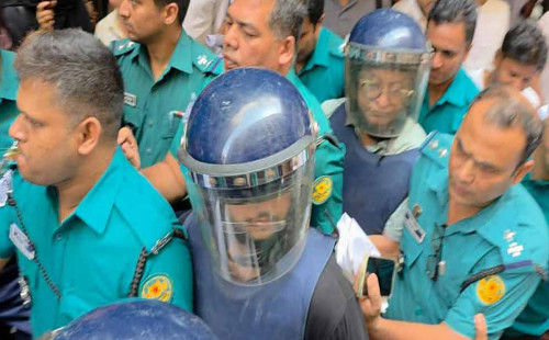 হত্যাচেষ্টা মামলায় বাবাসহ গ্রেপ্তার তৌহিদ আফ্রিদি 