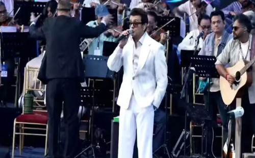 আজানের সময় কনসার্ট থামিয়ে প্রশংসিত হলেন সনু নিগম 