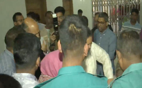 বিচারকের বাড়িতে ঢুকে ছেলেকে ছুরিকাঘাতে হত্যা 