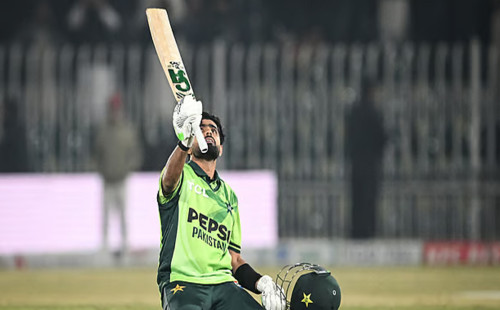 অবশেষে ৮৩ ইনিংস ও ৮০৭ দিন পর সেঞ্চুরির দেখা পেলেন বাবর 