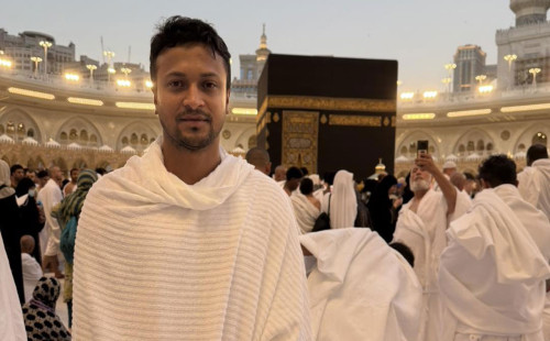 বাংলাদেশের জন্য দোয়া চাইলেন সাকিব 