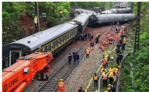 চীনে ট্রেন দুর্ঘটনায় ১১ রেলকর্মীর মৃত্যু 
