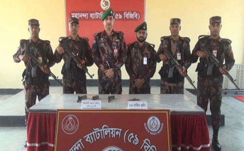 নির্বাচনকে ঘিরে ভারত থেকে আসা অস্ত্র উদ্ধার 